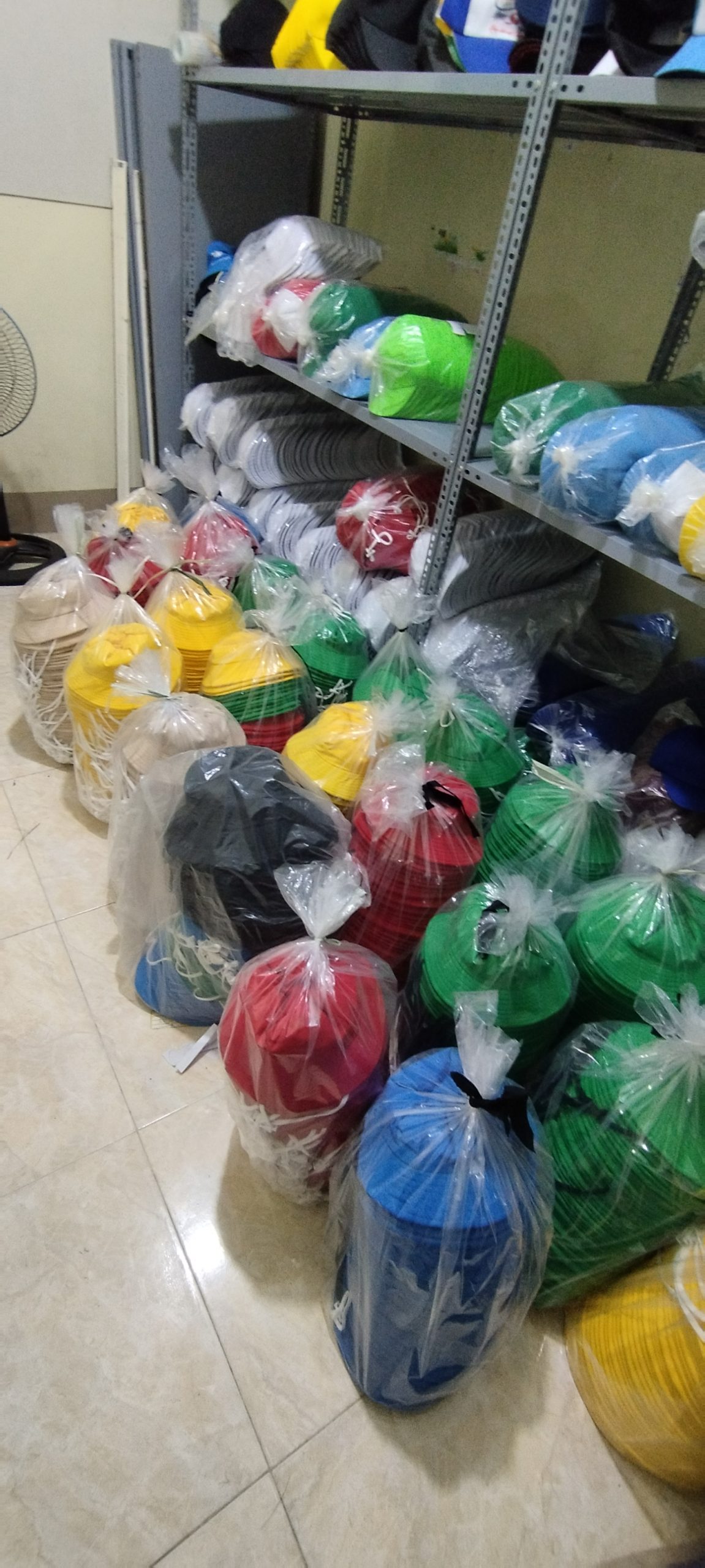 May mũ đồng phục giá rẻ