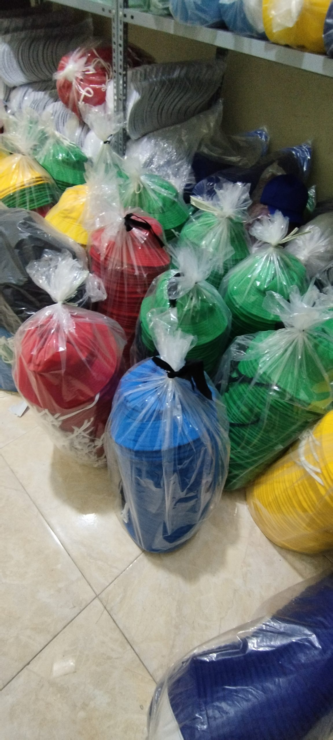 May mũ đồng phục giá rẻ
